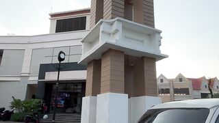 Jalan jalan sore di danau meikarta