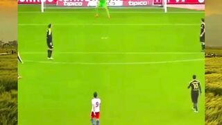 Dari lapangan hijau, ke dalam hati lawan. gol ini bener-bener mengguncang mereka!