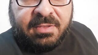 لكل شخص خارج غزة اسمعني منيح