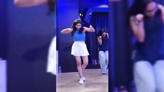 Indian Girl Vaani Singh Dance