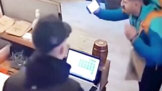 لقطات ومواقف مضحكه