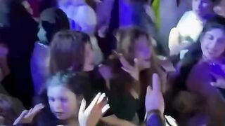 Desi Women Crowd Chaos at Talha Anjum Concert in Lahore Heated Confrontation Erupts