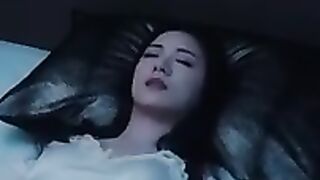 As soon as she opened her eyes, she became a cannon fodder female supporting role who was forced to marry a dumb CEO
