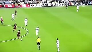 Sergio Busquets legendary assist to Messi