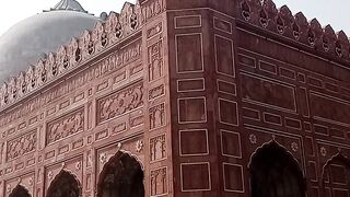 A beautiful view of the historic Badshahi Mosque, Lahore
