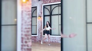 Indian Girl Aileshmaa Bhardwaj Dance