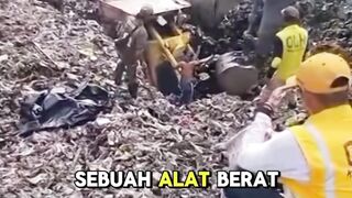 TPA Galuga, Kabupaten Bogor ambles usai diguyur hujan deras.