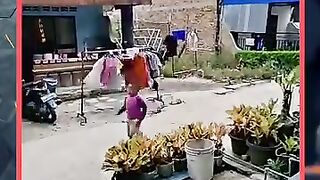 Strategi cerdas minta uang ke emak