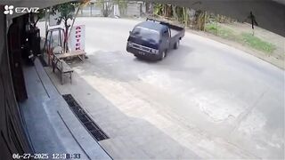 ini pasti supirnya alumni tokyodrift