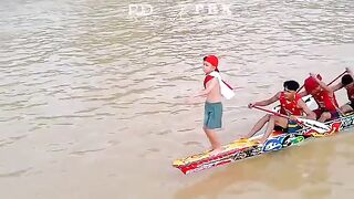 Cậu bé indonesia