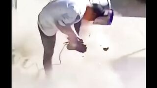 Follow akun ini untuk mengingatkan diri sendiri agar selalu berwaspada dan berhati-hati 2