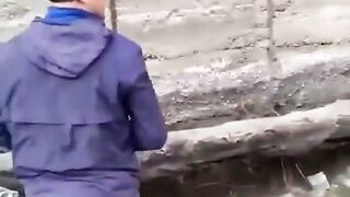 Перевязали строительные мешки георгиевскими ленточками
