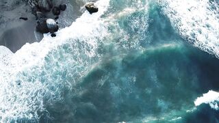 Sea. The waves. Rocks