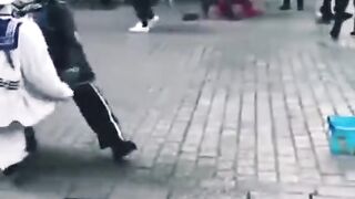 А на море качка и бушует ураган