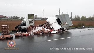 Газель и легковушку разорвало на части
