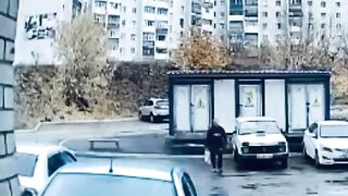 Восхищаюсь спокойствием этого мужчины )