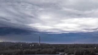 Нечто Необъяснимое Происходит по Всему Миру