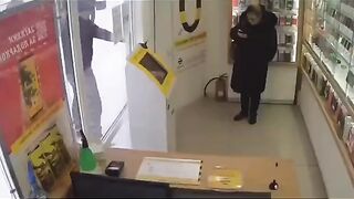 Помила пол, и тут бац!
