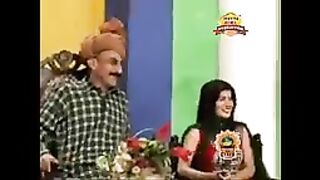 Mehfil_e_Musharah_|_Poet_Kawish_Tameemi_Vs_Simran_Shehzadi_|_Latest_Saraiki_Mushaereah_2018_Part_2(144p).