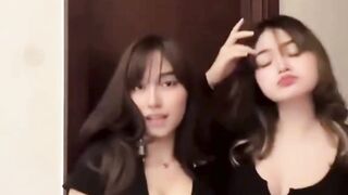 di rumah bareng sama temen