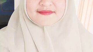 Menunggu athaya pulang sekolah
