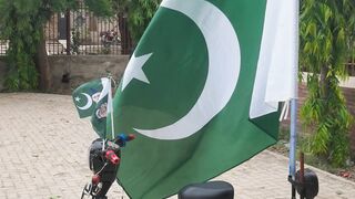 Childrens bike rides resounding with decorations and national songs on August 14