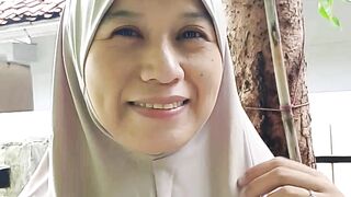 chin-length hijab