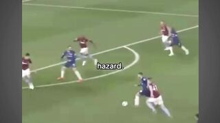 Ketika pemain bertahan mempunyai skill  pemainbola sepakbola