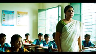 Heroic Teacher save many student