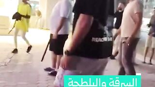 كاميرات المراقبة ترصد انتشارا كثيفا للسرقة والبلطجة في شوارع مصر.