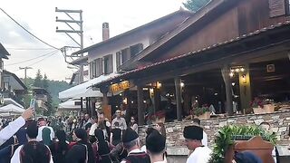КОИ СА АРОМЪНИТЕ?