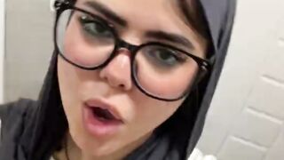 لسانها قالب الدنيا
