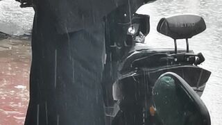 Rain in Faisalabad makes the weather pleasant while traffic is also moving smoothly