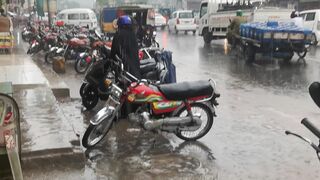 Heavy rain in Faisalabad causes waterlogging on roads