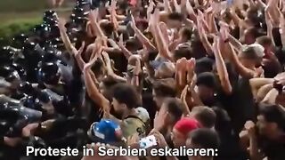 ПРОТЕСТИТЕ В СЪРБИЯ ЕСКАЛИРАТ
