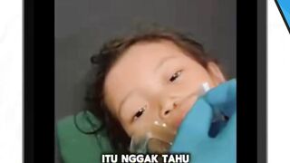 Seorang balita bernama Raya, warga Kampung Padangenyang
