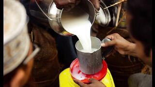 women ordering a liter of milk online in Mumbai.