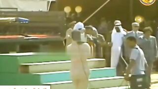 زعماء العرب يساقون على ظهر شاحنة