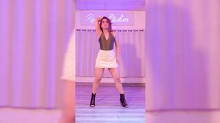 Indian Girl Gunika Sanan Dance 12