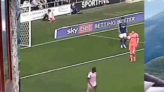 Momen cerdik di sepak bola!