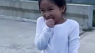 Niềm vui của cô gái bé nhỏ cuocsongtaixe chinatrucker