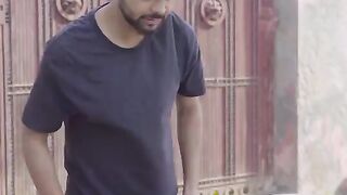 Ghareeb he kun