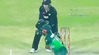 Razwan funy vedio Pak vs newzeland cricket match