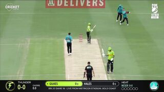 Thunder hold off Munro and Heat in tense final over - BBL-12