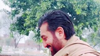 ايک بيٹا اڀنے والد کی قبر ڀر جا کر کيا کھ رھا ھے ديکھيں