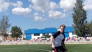 Frenkie de Jong  Best Skill Move Tutorial To Beat A Defender