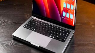 Apple Fans Rush to Buy MacBook Pro for Less I