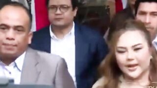 Lisa Mariana Presley Zulkandar penuhi panggilan penyidik KPK.