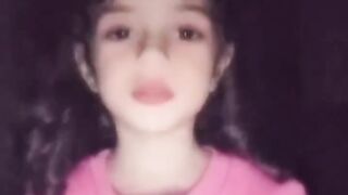 هذه الطفلة الجميلة اسمها فاطمة أبو دقة استشهدت بالأمس مع جدتها