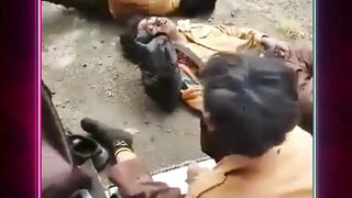 Anak SD naik motor bonceng 4 mau berangkat sekolah
